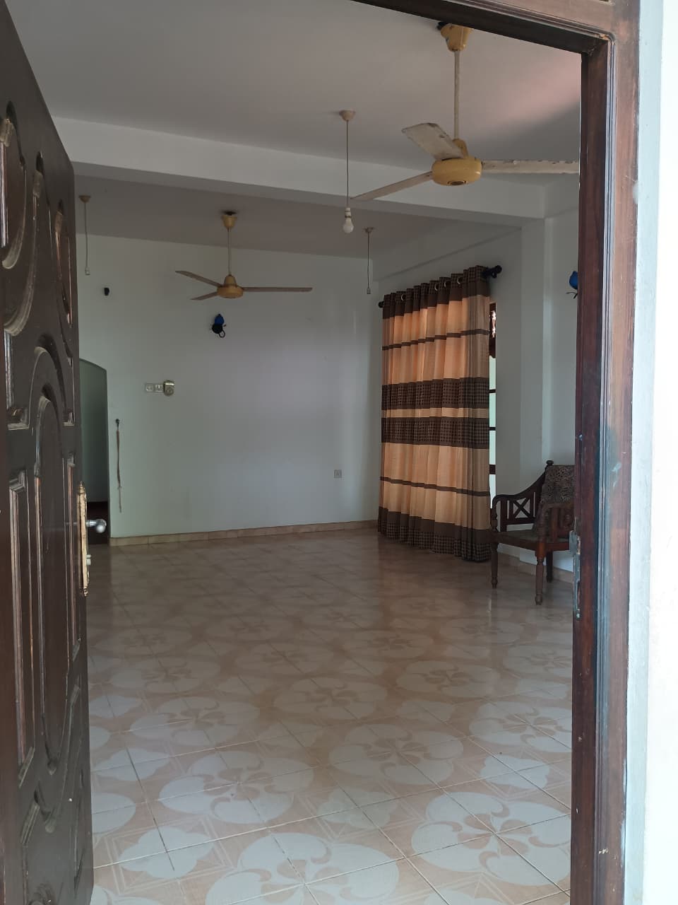 තංගල්ල ප්‍රධාන මාර්ගයේ මොර කැටියාර හන්දියේ දෙමහල් නිවසක් විකිණීමට ඇත