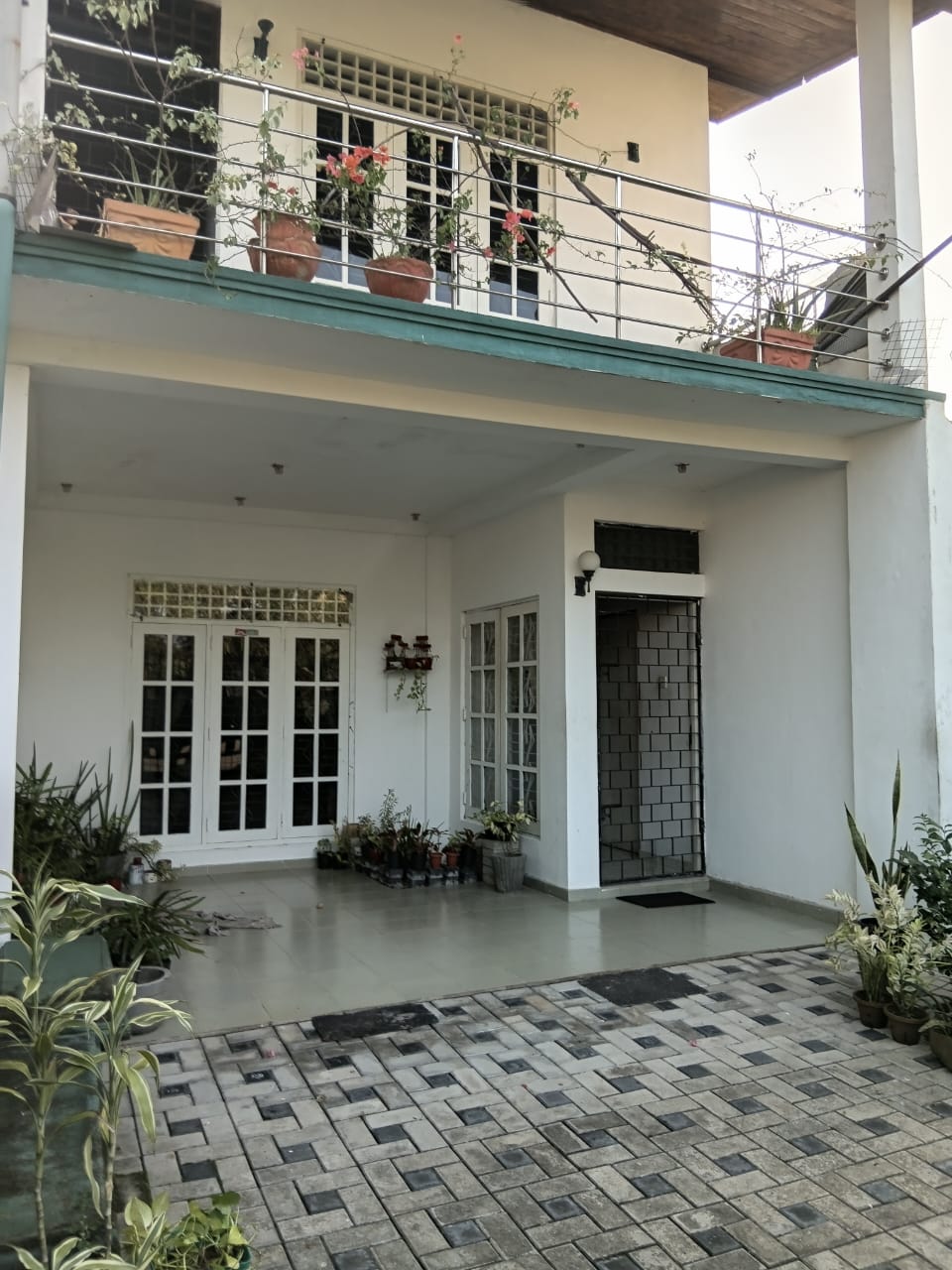 මිලේනියම් සිටි නිවාස සංකීර්ණයේ පර්චස් 07  දෙමහල් නිවස විකිණීමට ඇත .